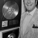 Relembrando Clive Davis, que elevou a produção de sucessos a uma forma de arte