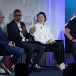 Resiliência Institucional, Eletrificação Global e a Onda de IA