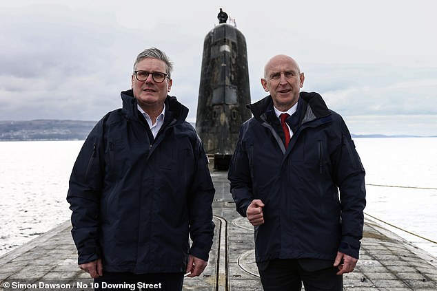 Numa carta de demissão contundente, o veterano secretário da Defesa, John Healey, disse que Keir Starmer se revelou “incapaz” de defender o Reino Unido.
