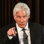 Richard Gere diz que está “profundamente envergonhado” dos Estados Unidos pela retórica do governo em relação aos imigrantes