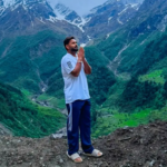 Rishabh Pant, da equipe indiana, oferece orações em um templo em Uttarakhand