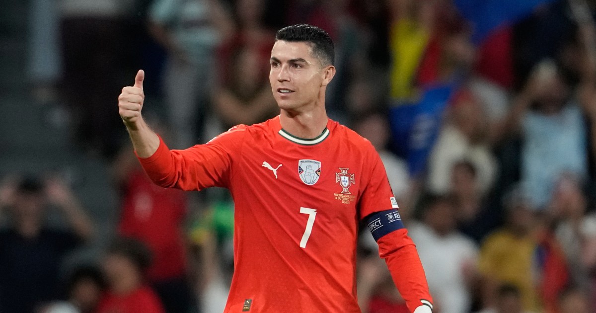 Ronaldo cerra os punhos enquanto comemora