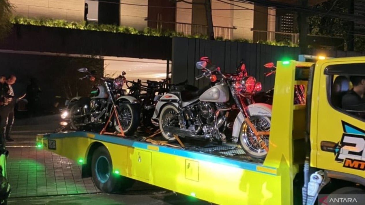 Round Up Penggeledahan Rumah Silma Karim: Porsche Merah, Harley Davidson hingga Valas Disita KPK