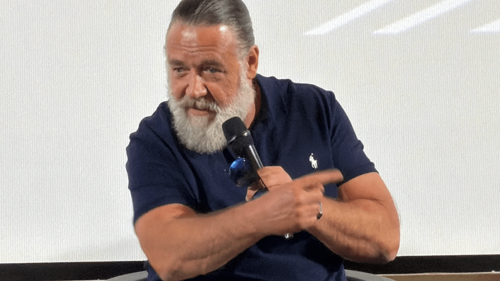 Russell Crowe relembra 'mantendo-se firme' sobre cenas sem sexo em 'Gladiador', sequência de 'fracassado' e reinicialização de 'Fantástico' 'Highlander'