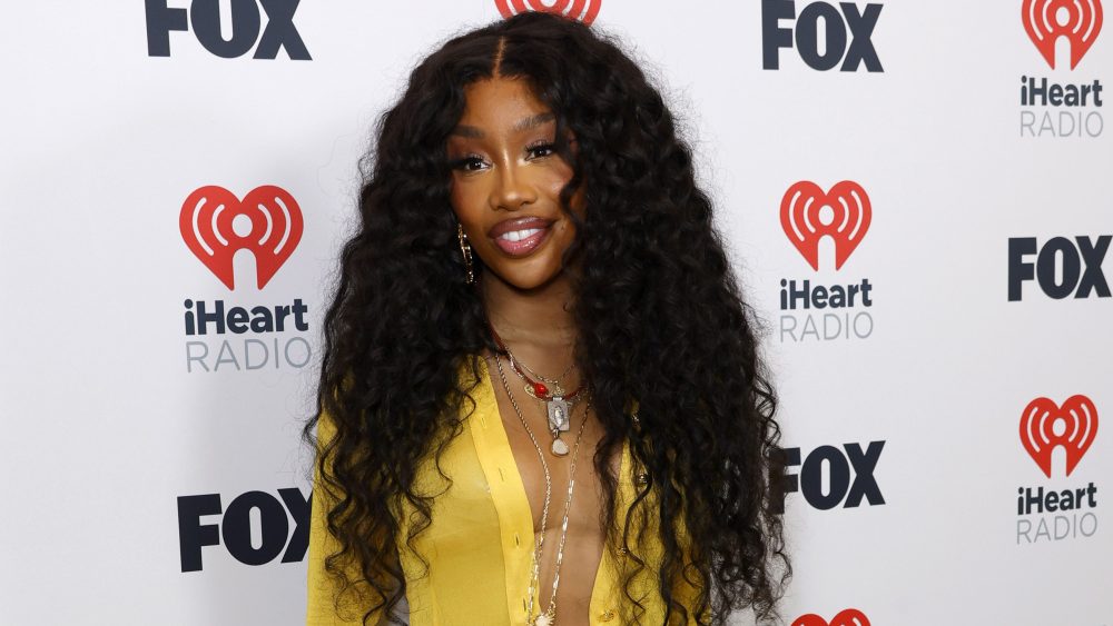 SZA critica músicos 'nojentos' que usam IA, afirma que plataformas como Suno treinam as 'melhores e mais brilhantes mentes negras de escritores e produtores'