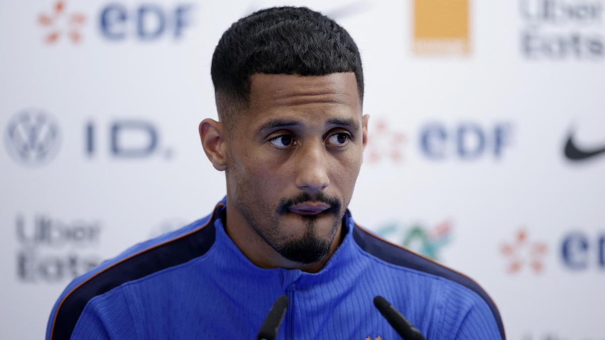Saliba, da França, diz que jogou com dores na Copa do Mundo