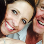 Sarah Michelle Gellar e elenco de 'Buffy' compartilham homenagens emocionais ao falecido co-estrela Anthony Head