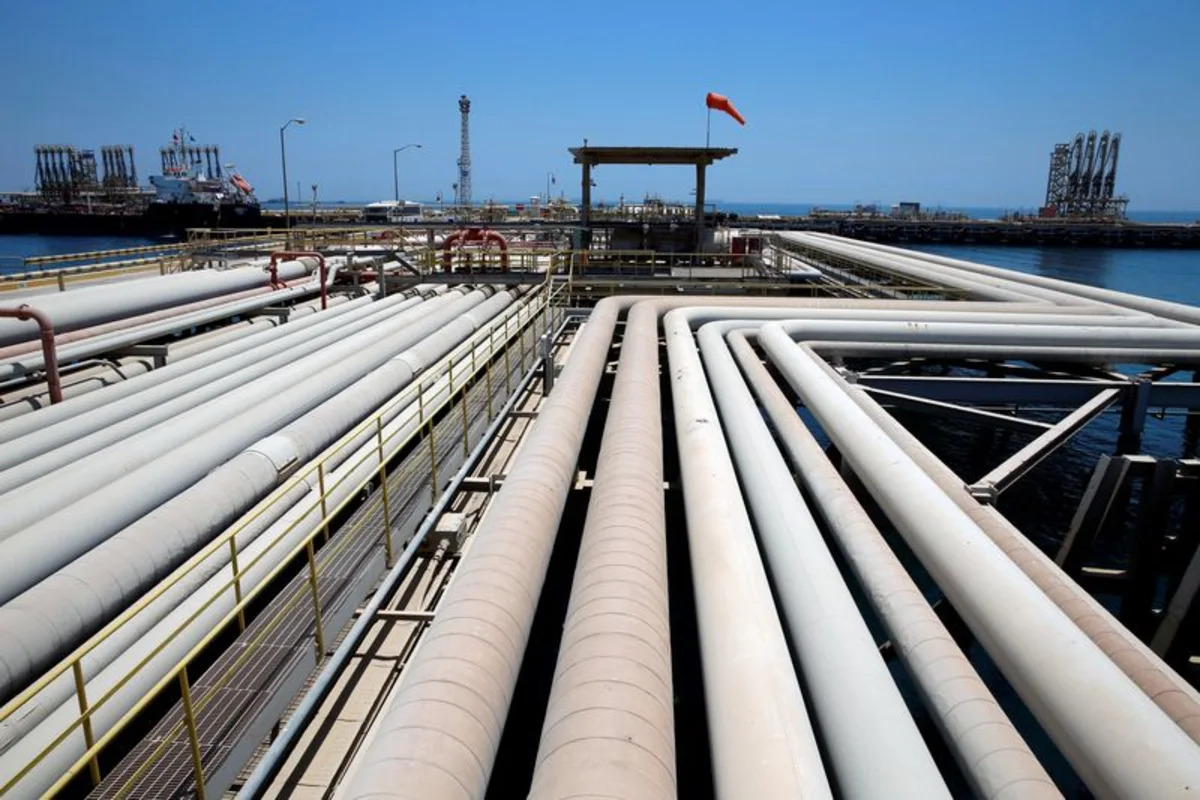 Saudi Aramco retoma carregamento de petróleo em Ras Tanura para aumentar o fornecimento