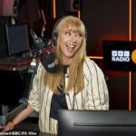 Sara Cox está se preparando para assumir o maior cargo de rádio do país, quando subir ao microfone no dia 6 de julho para lançar seu Radio 2 Breakfast Show
