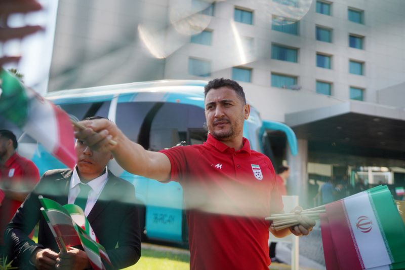 Seleção iraniana chega aos EUA para estreia da Copa do Mundo contra a Nova Zelândia em Los Angeles