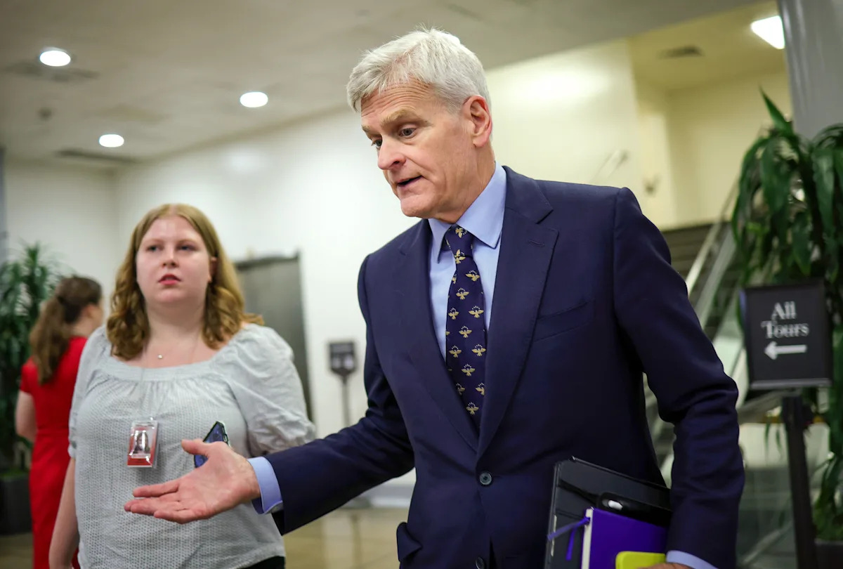 Senado rejeita medida para restringir os poderes de guerra de Trump no Irã à medida que os principais republicanos mudam