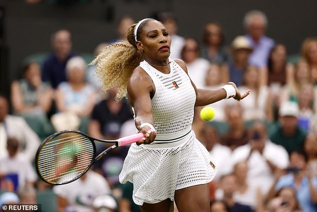 Serena Williams, 44, faz um retorno impressionante ao tênis com o marido e os filhos torcendo por ela em Wimbledon - depois de usar golpes para perder peso para iniciar seu retorno