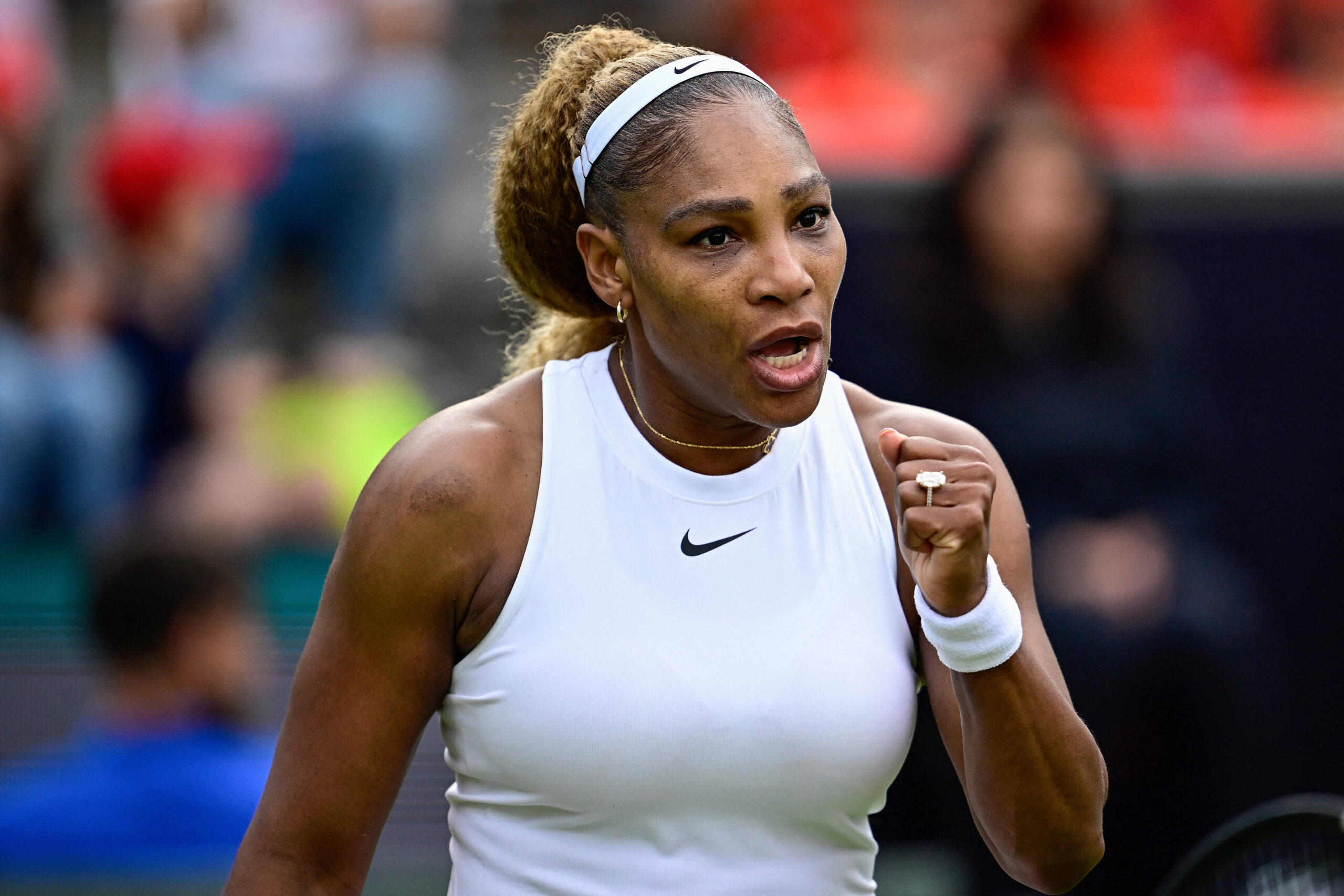 –Serena Williams sofreu uma derrota em dois sets nas duplas do Aberto de Berlim na terça-feira, horas após a confirmação de seu retorno a Wimbledon para jogar ao lado de sua irmã mais velha, Venus.