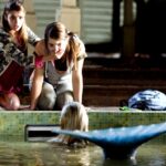 Série de TV 'Aquamarine' do criador de 'Bold Type' recebe pedido de piloto da Disney, Emma Roberts como estrela convidada