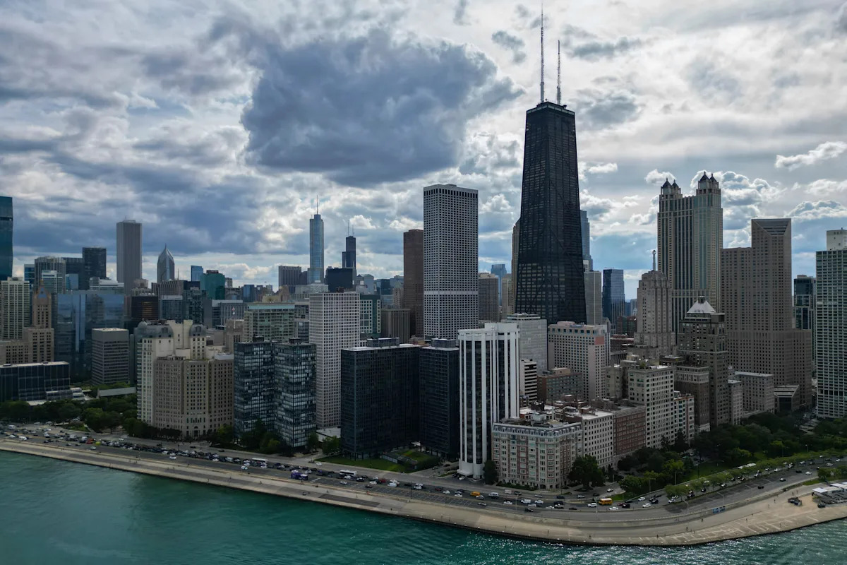 Sete mortos e dezenas de feridos após série de tiroteios no fim de semana em Chicago