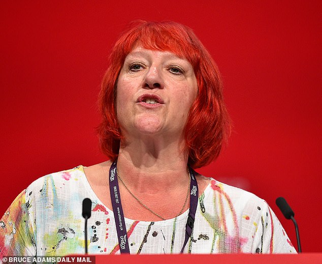 A chefe do Unison, Andrea Egan - uma autoproclamada 'fã' de Andy Burnham - sugeriu que o financiamento do partido dependeria de sua 'mudança de rumo'