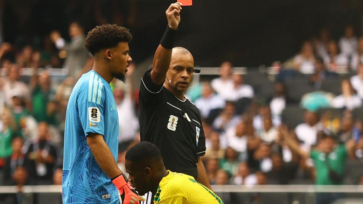Sithole, da África do Sul, recebeu primeiro cartão vermelho na Copa do Mundo FIFA de 2026