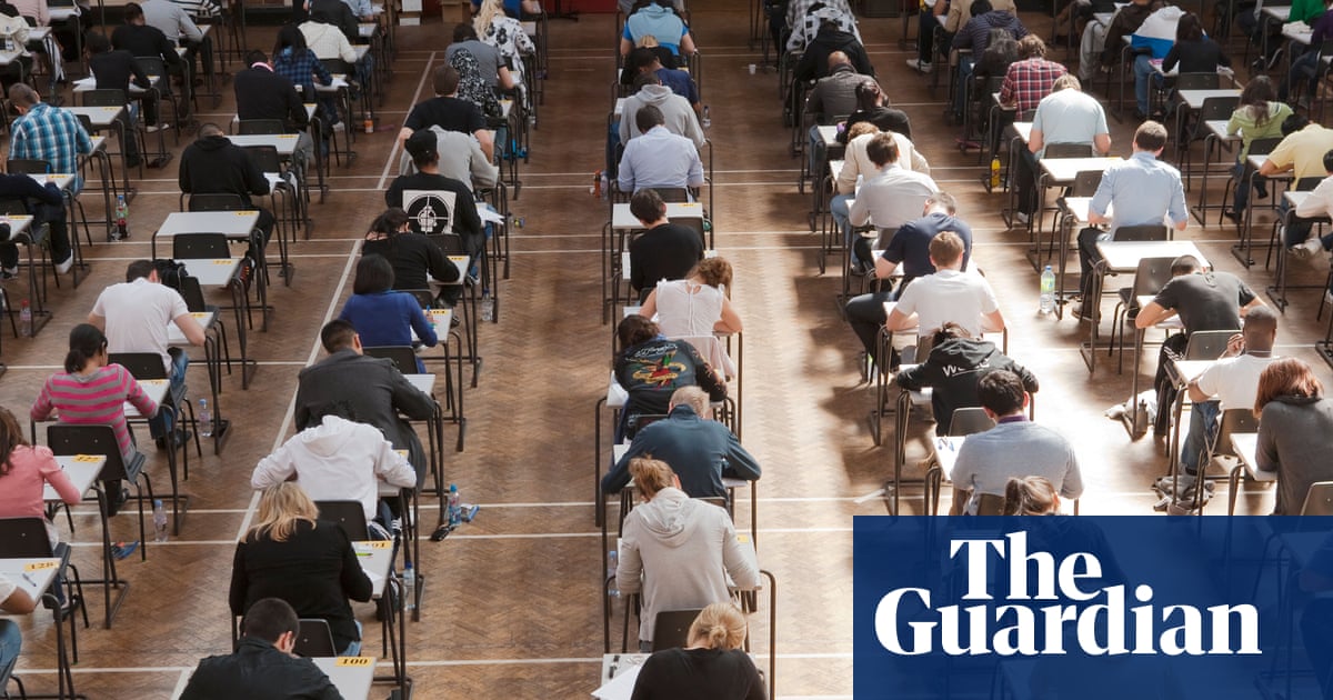 Smartglasses e fones de ouvido podem piorar a trapaça em exames nas escolas, diz Ofqual