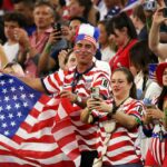 Torcedores dos EUA antes do jogo do Paraguai na Copa do Mundo