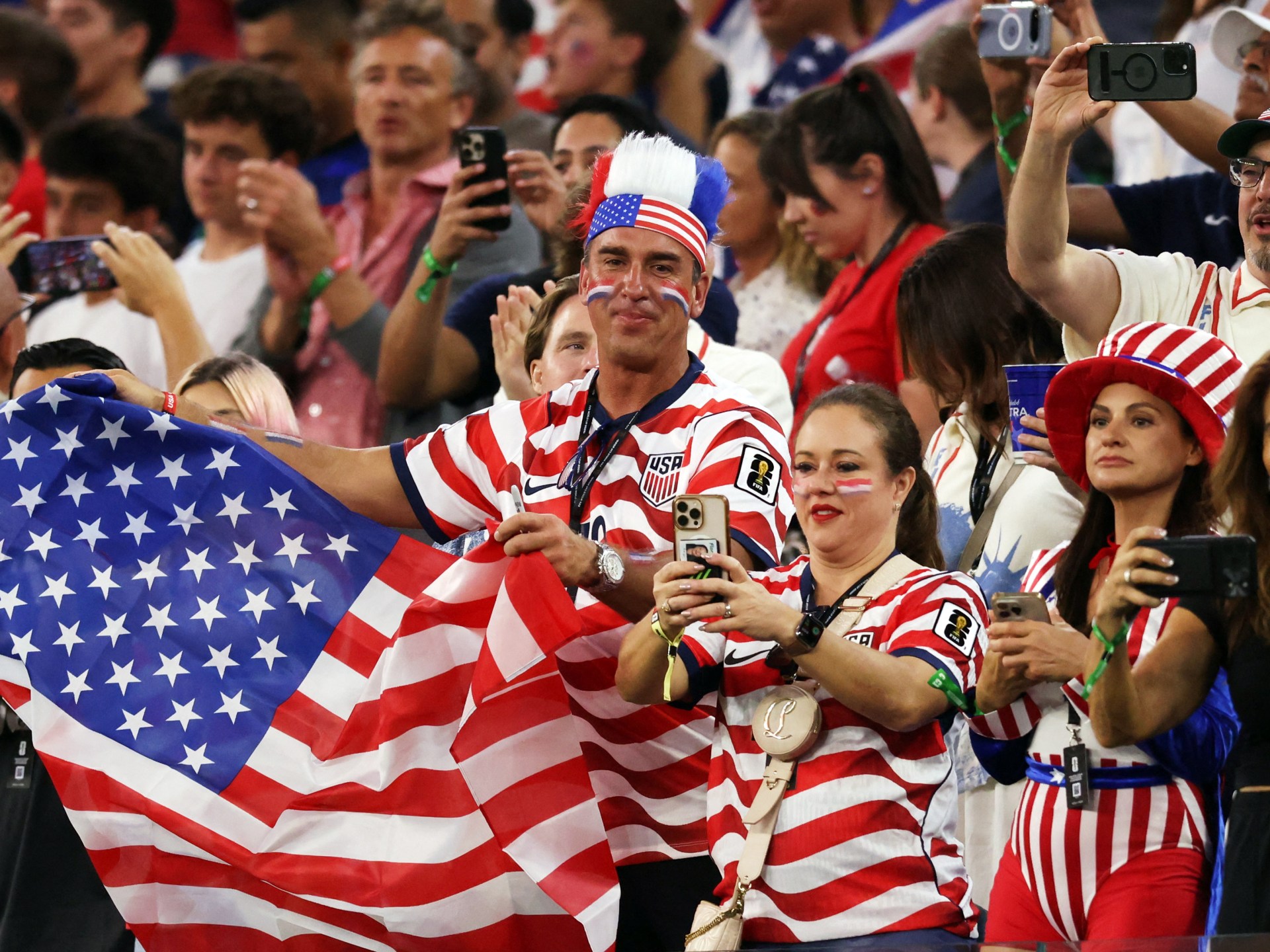 Torcedores dos EUA antes do jogo do Paraguai na Copa do Mundo