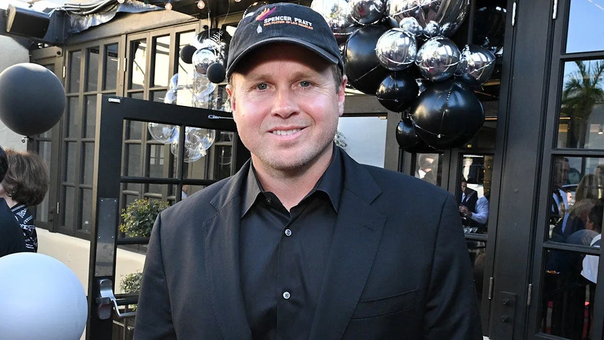 Spencer Pratt posa para uma foto enquanto participava de um evento.