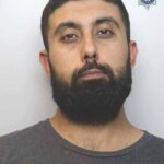 Asad Hussain, 36 anos, (na foto) atraiu cruelmente homens para a casa de sua ex-namorada criando um perfil falso em nome dela no aplicativo de namoro Tinder, dizendo que queria se envolver em uma ¿fantasia de estupro¿ e ser ¿agredida¿