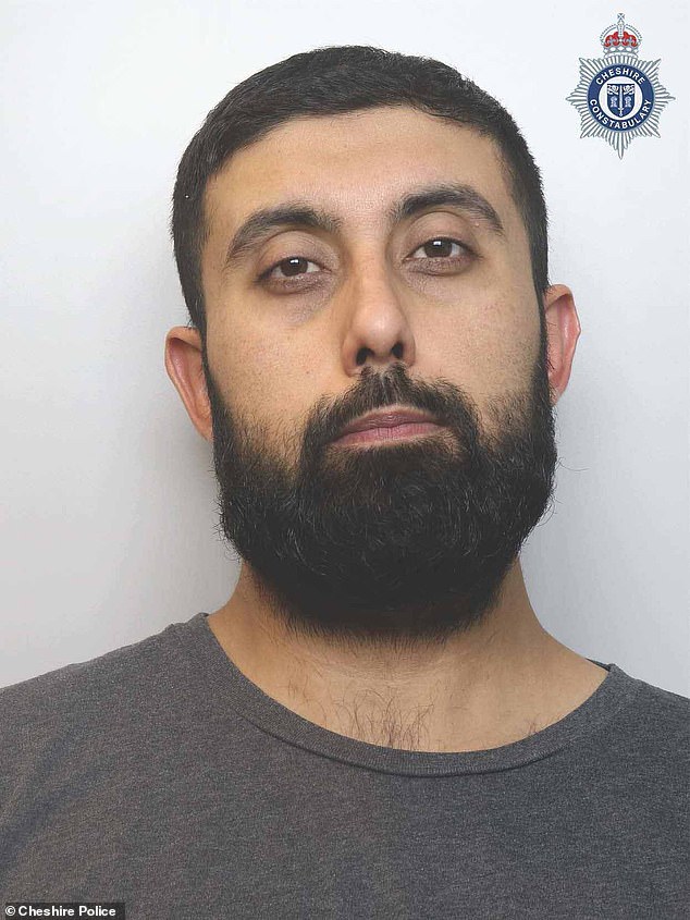 Asad Hussain, 36 anos, (na foto) atraiu cruelmente homens para a casa de sua ex-namorada criando um perfil falso em nome dela no aplicativo de namoro Tinder, dizendo que queria se envolver em uma ¿fantasia de estupro¿ e ser ¿agredida¿
