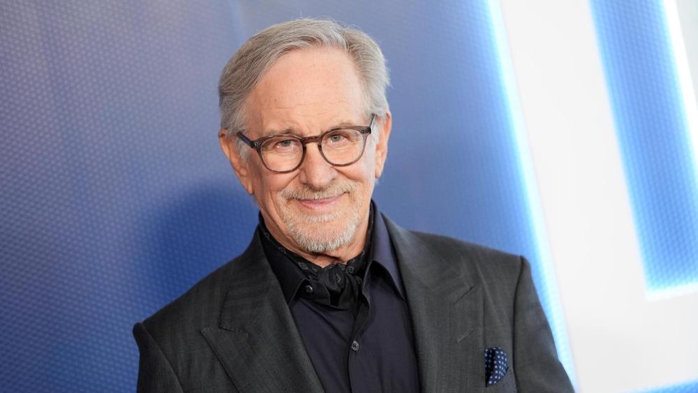 Steven Spielberg diz que os filmes de James Bond 'constantemente me recusaram' e 'se eles me pedissem agora' para dirigir a resposta seria: 'Você não pode me pagar'