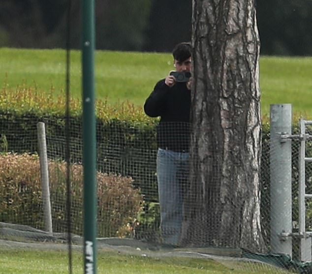 'Sua lenda. O técnico adorou!': As mensagens de espionagem do WhatsApp do Southampton vazaram em um relatório depois que eles foram expulsos da final do play-off - revelando 'extrema pressão' colocada sobre os estagiários... e os vizinhos de fora da Liga, Eastleigh, agora também podem enfrentar ação