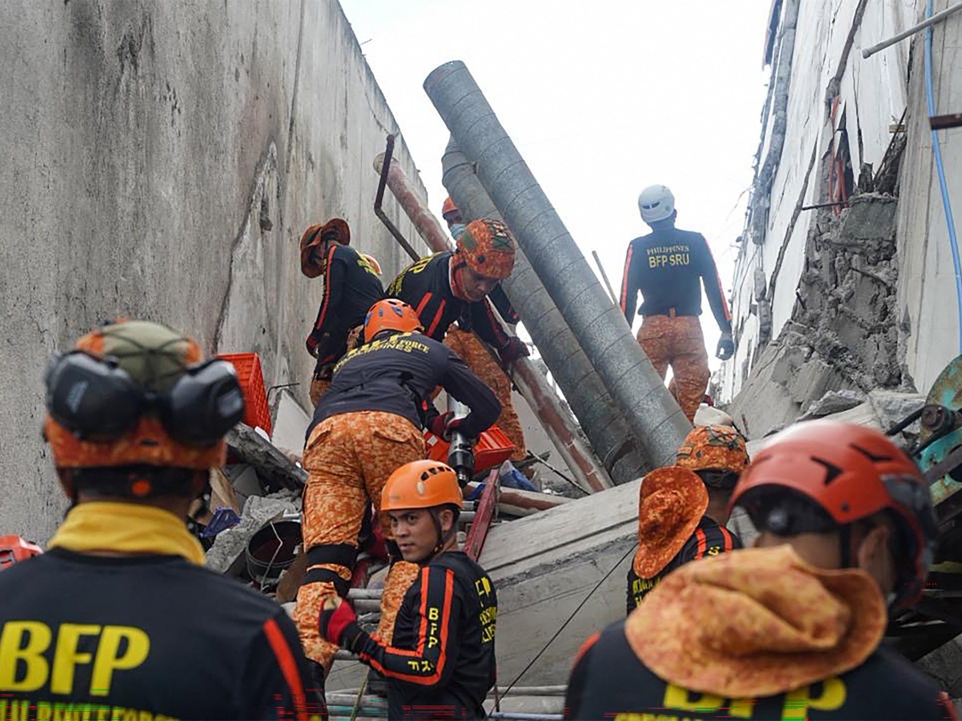 Sul das Filipinas atingido por terremoto de magnitude 7,8