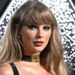 Taylor Swift compartilha imagens raras de infância vestida como uma vaqueira