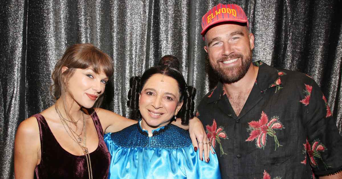 GettyImages-2281454540Taylor-Swift-e-Travis-Kelce-Enjoy-Broadway-Date-Night-in-NYC-After-Knicks-Fandom-Backlash.jpg