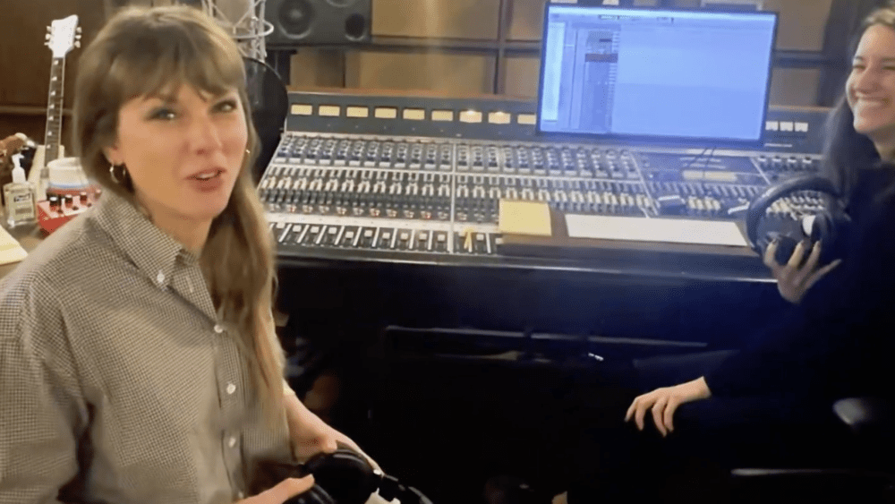 Taylor Swift escreveu e gravou 'I Knew It, I Knew You' em 8 horas logo após assistir 'Toy Story 5': 'Um dos dias mais divertidos da minha vida'