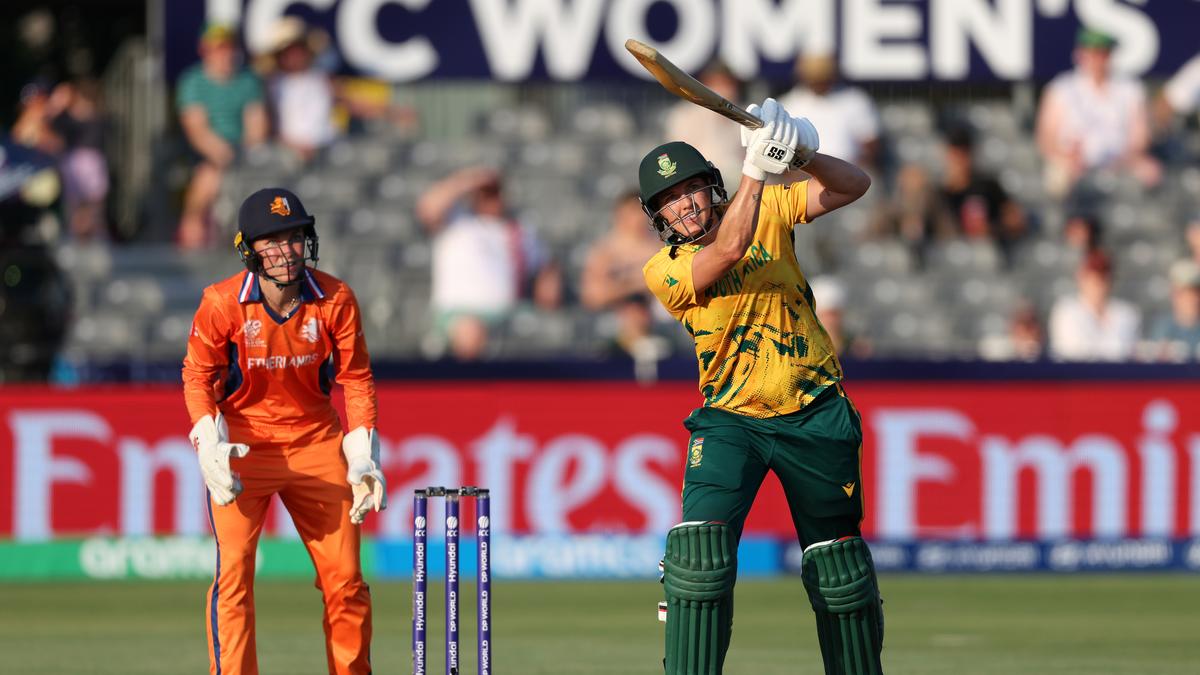 Tazmin Brits marca cem pela primeira vez na partida África do Sul x Holanda Feminina T20 da Copa do Mundo de 2026
