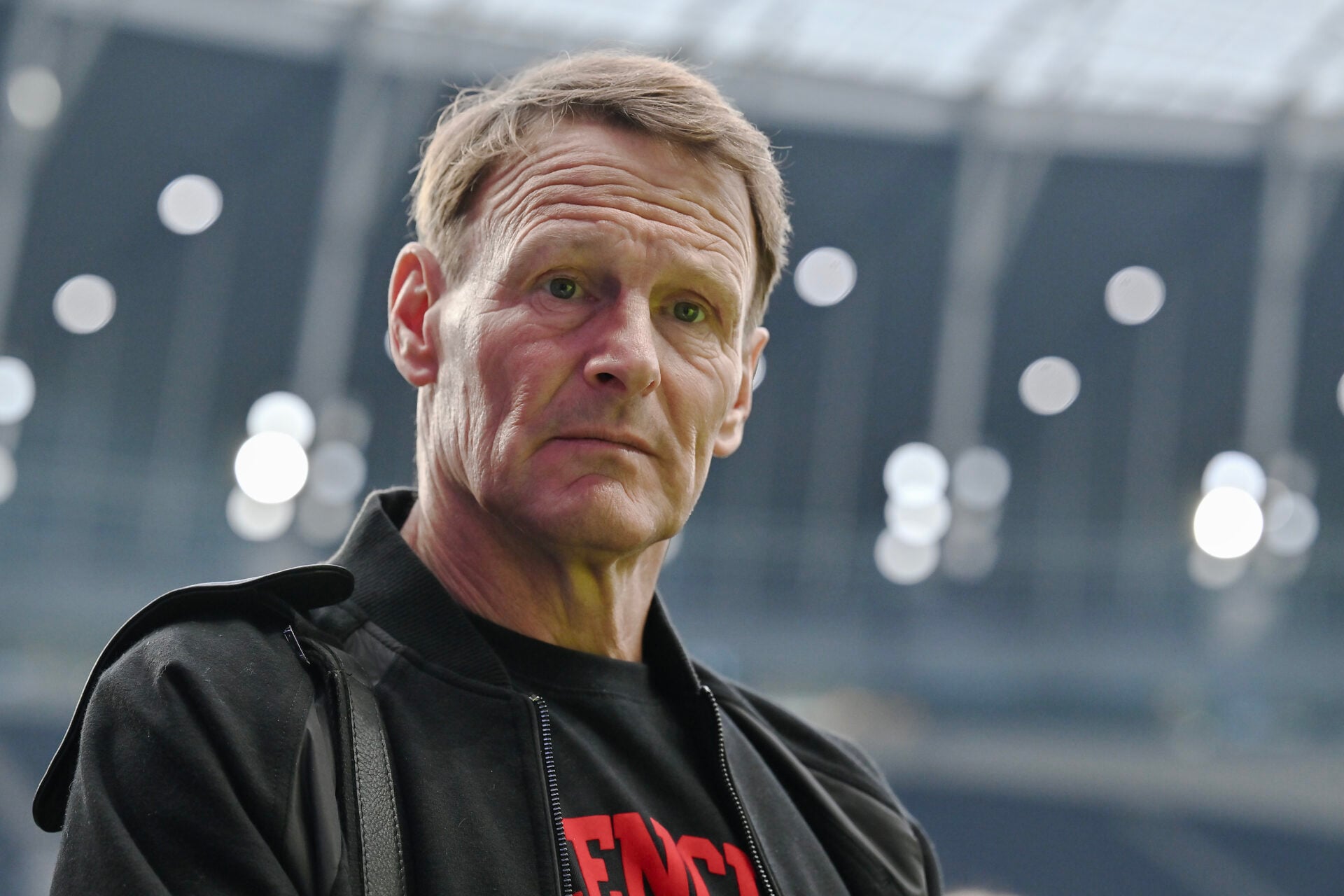 Teddy Sheringham diz que 'o júri ainda não decidiu' sobre Mateus Fernandes, alvo do Man Utd