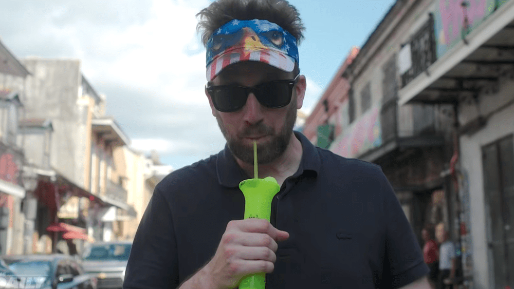 'The Daily Show' vai para Nova Orleans enquanto Jordan Klepper comemora America 250 com um pirata bêbado (EXCLUSIVO)