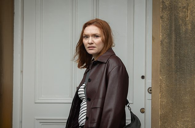 Na foto: Eleanor Tomlinson como Amanda Blakefield em The Fortune