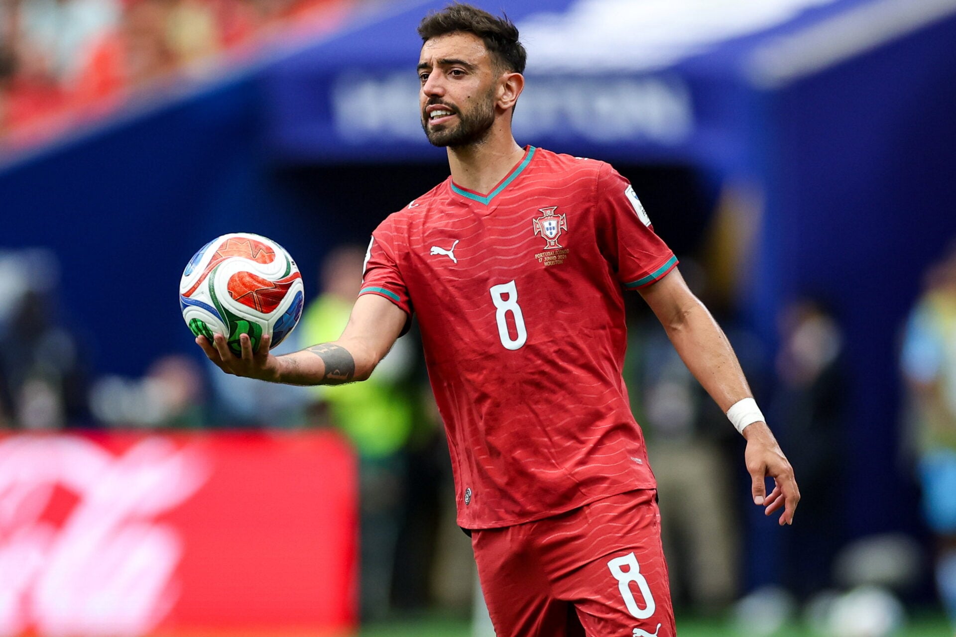 Thierry Henry elogia Bruno Fernandes como meio-campista