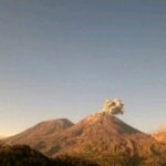 Tiga Gunung Api de Maluku Utara e NTT Meletus Pagi Ini