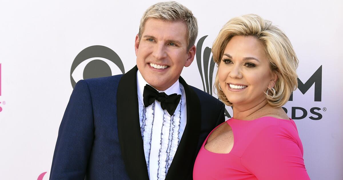 Todd e Julie Chrisley processam escritório de advocacia em US $ 25 milhões, dizem que falha legal levou à condenação