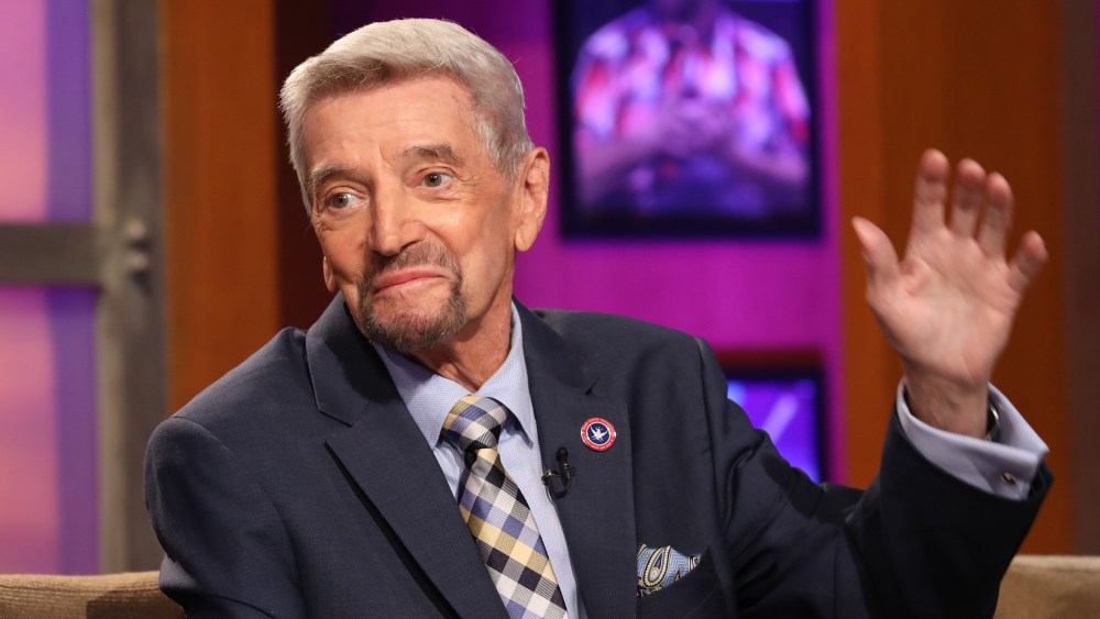 Tom Dreesen, comediante stand-up que abriu para Frank Sinatra, morre aos 86 anos