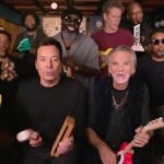 'Tonight Show': Kenny Loggins se reúne com Kevin Bacon e John Lithgow para apresentação surpresa de 'Footloose' | Vídeo