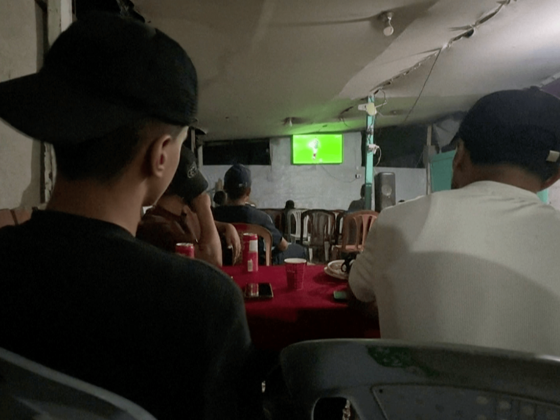 Torcedores de futebol de Gaza acompanham jogos da Copa do Mundo apesar das dificuldades