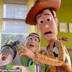 Toy Story 5 foi elogiado como um “bem-vindo retorno à forma” pelos críticos, já que a franquia de 31 anos retorna esta semana com uma sequência adequada para a era digital