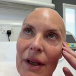 A estrela de Coronation Street, Tracy Shaw, começou a chorar na sexta-feira enquanto se filmava no hospital em meio à batalha contra o câncer de mama.