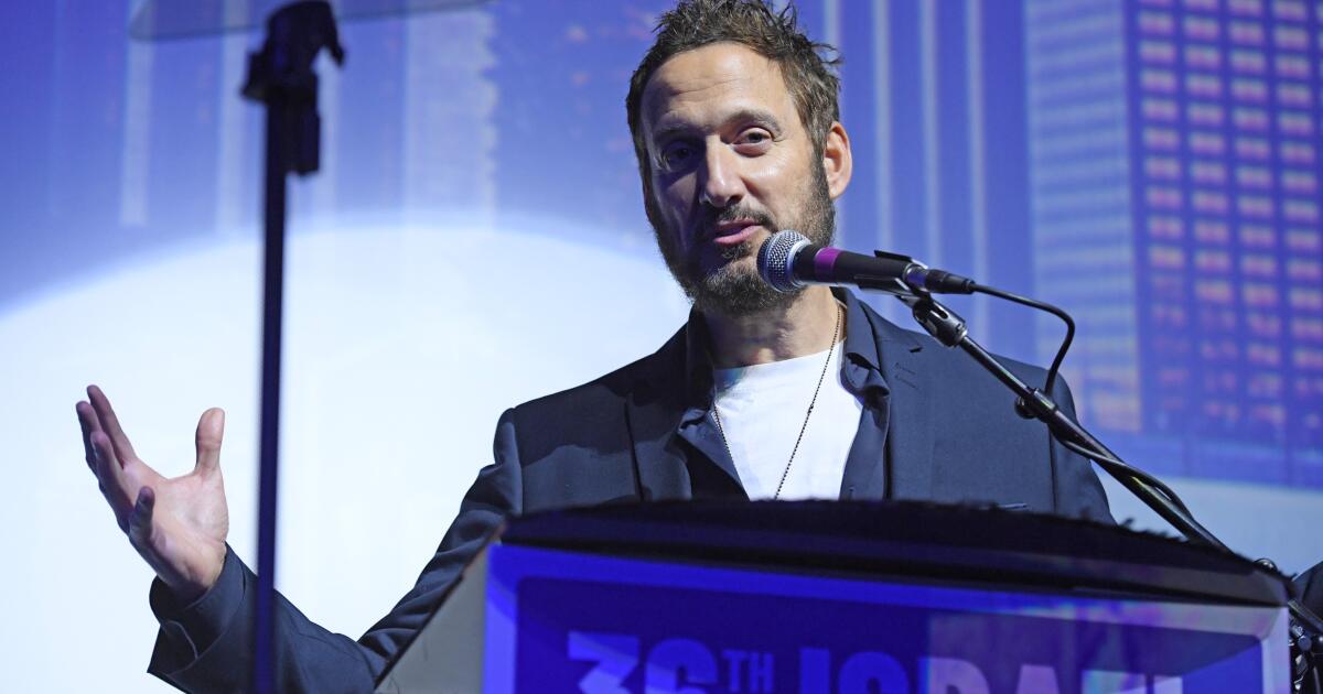 Tribeca Festival condena a piada 'ofensiva' de estupro de cachorro do ator Elon Gold e da influenciadora Lizzy Savetsky