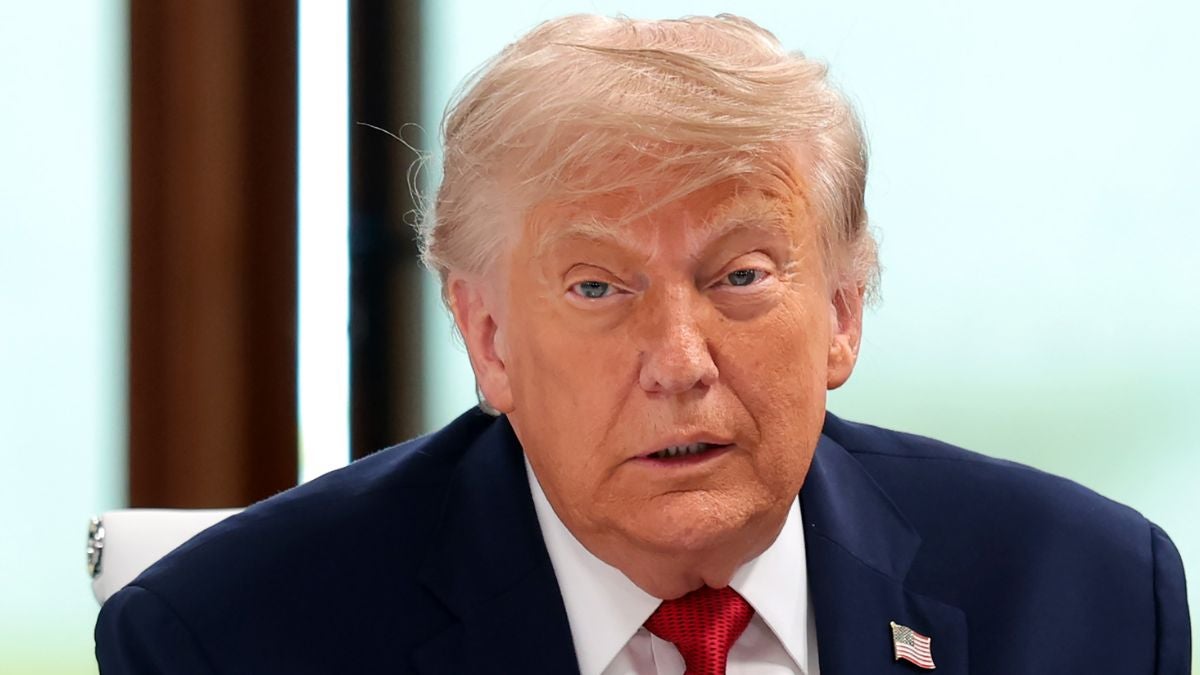 Trump ameaça processar ABC News por cobertura de vandalismo em espelhos d'água: 'Gosto do dinheiro deles'