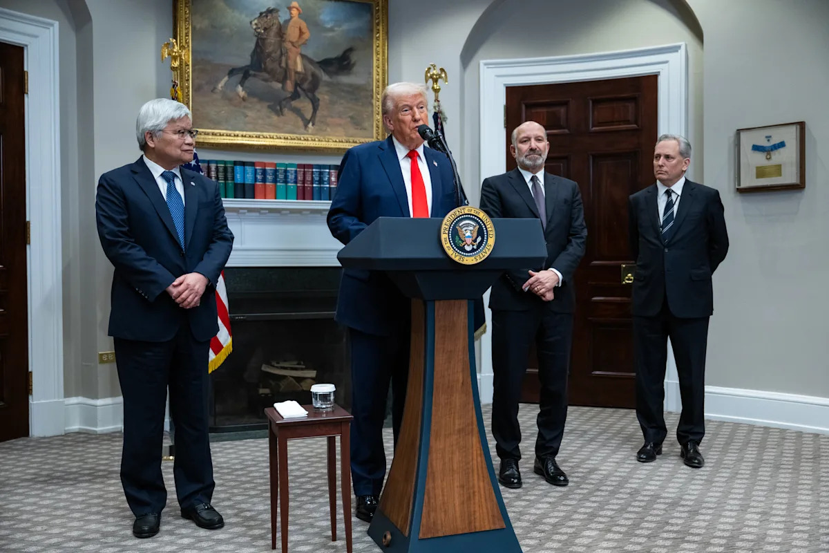 Trump assina ordem destinada a dar ao governo uma visão antecipada de poderosos modelos de IA