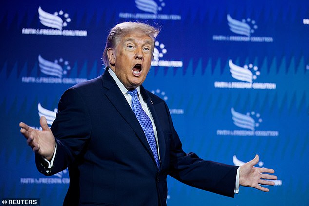 Donald Trump lançou ataques militares contra alvos iranianos no Estreito de Ormuz depois que o regime violou o cessar-fogo ao atacar petroleiros apoiados pelos EUA.