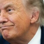 Trump está a ameaçar uma tarifa de 100% sobre os produtos europeus. De novo.